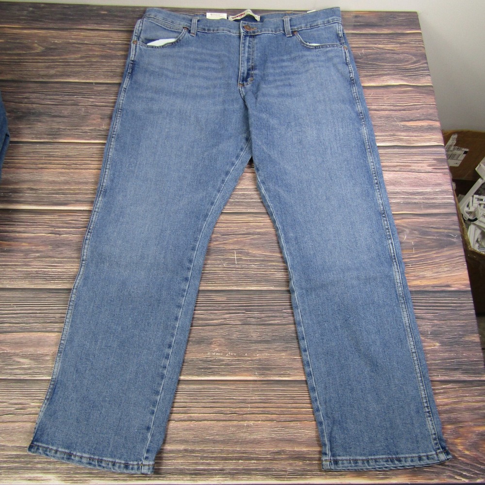 Wrangler NEW NWT Mens 38x30 Slim Boot Blue Denim Jeans Relaxed 77